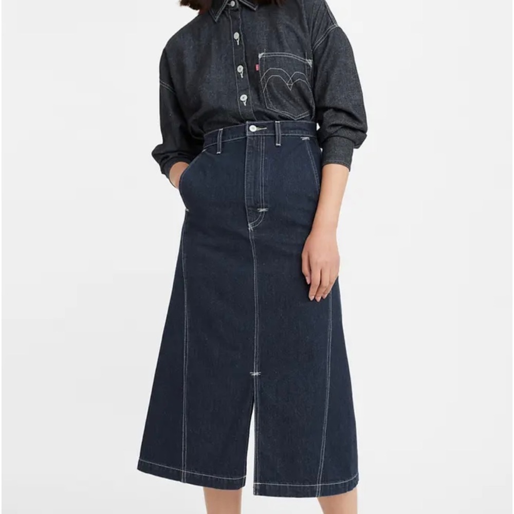 LEVI'S® RED WOMEN'S LOW-RISE TWISTED SLIM DENIM SKIRT